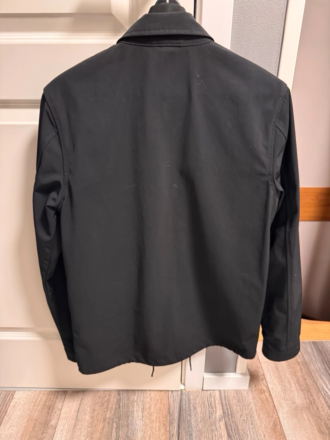 Svart vindjacka med krage - 1