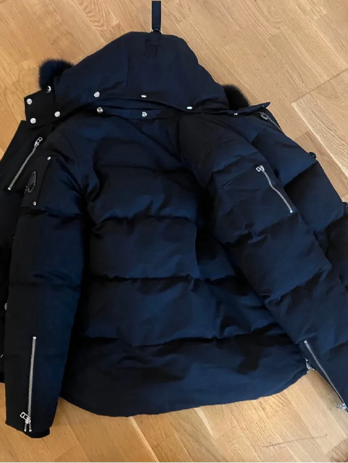 Svart dunjacka från Moose Knuckles - 1