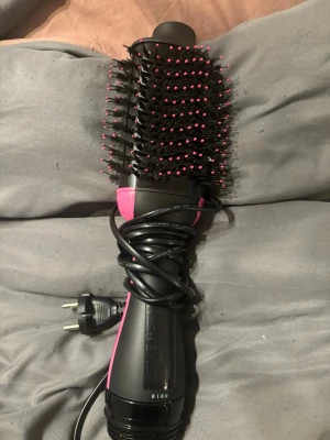Revlon Hair Dryer Brush - Selling this pretty new revlon hair dryer brush. I got it from a friend, however I already have one that’s why I’m selling this one. Prices are always negotiable!