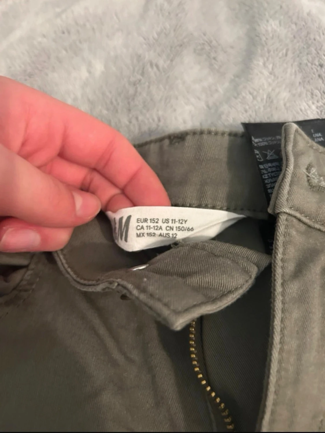 Olivgröna shorts med uppvik - 2