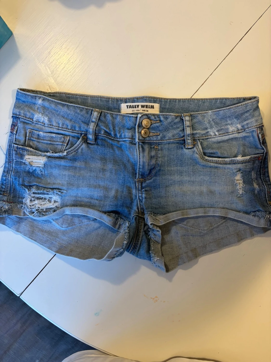 Lågmidjade jeansshorts från Tally Weijl