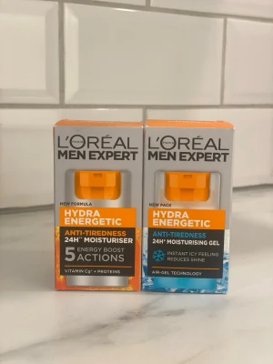 L'Oréal Men Expert Hydra Energetic - L'Oréal Men Expert Hydra Energetic är en foundation i gel- och krämform med orange och silver förpackning. Produkten är framtagen för att återfukta huden i 24 timmar och ge en energiboost. Innehåller vitamin Cg, proteiner och Air-Gel Technology.