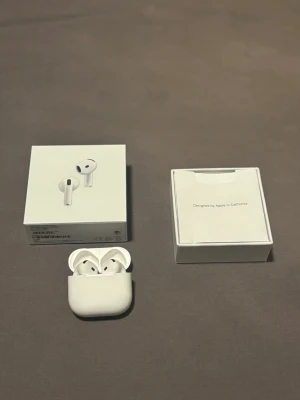 Airpods 4 ANC - AirPods 4 säljs pga inte behöver då jag har EPA med ljud kan gå ner i pris finns garanti o så. Fick en par 2 som ja också säljer