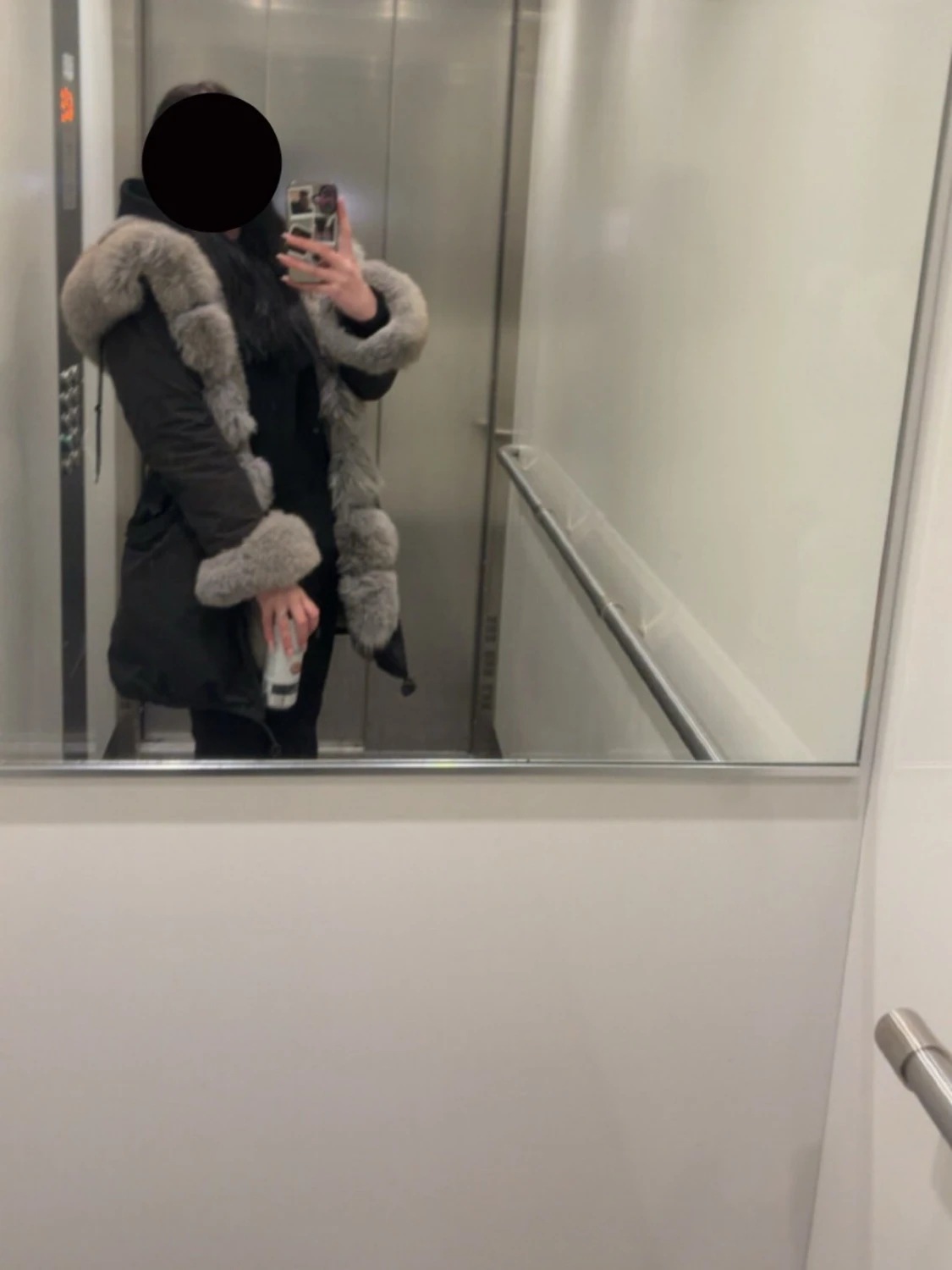 Svart vinterjacka med äkta grå päls - 2