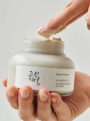 Beauty of Joseon Glow Mask - Säljer denna populära ansikts masken  Från beauty of joseon 150ml provat en gång och endast tagit produkten med medföljande spatel. Som ny. 