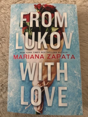 From Lukov With Love av Mariana Zapata - Säljer boken 'From Lukov With Love' av Mariana Zapata. Helt ny då jag aldrig har läst den 💗 