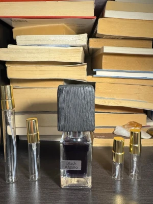 Nasomatto Black Afgano  - Säljer splitt/ tester av denna fina parfym av Nasomatto Black afgano Finns att köpa i 2ml /80kr - 3ml/ 115kr - 5ml/185kr 10ml/329kr Har även andra parfymer så kolla min profil! 