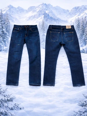 Nudie Jeans ”Gritty Jackson” - Ett par riktigt feta Nudie gritty jackson jeans i storlek 29x30, nypris ca. 1500kr. De är i perfekt skick förutom ett litet hål på framsida lår vilket man ser på den första bilden. Hålet går däremot att laga helt gratis på närmsta Nudie butik. Tveka inte på att höra av er vid frågor🤠