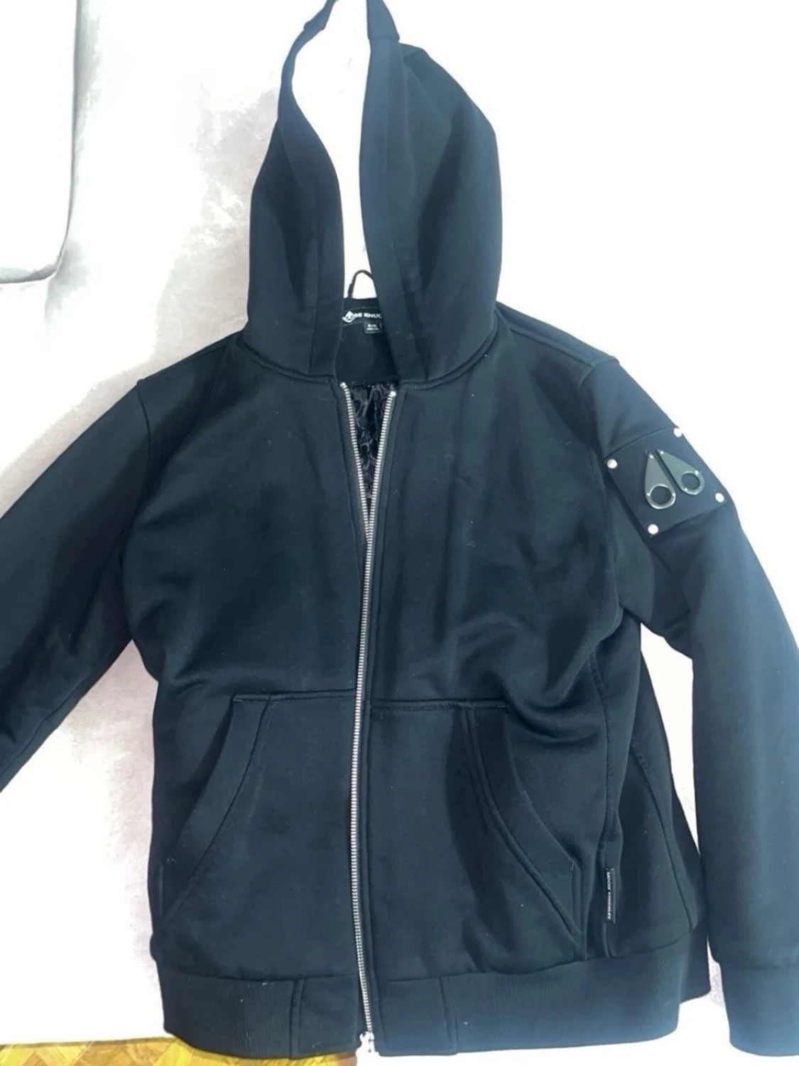 Svart hoodie från Moose Knuckles - 1