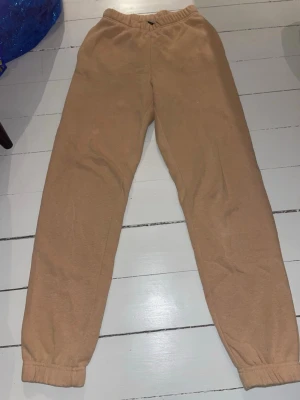 Mjukisbyxor - Beige bruna mjukismyxor