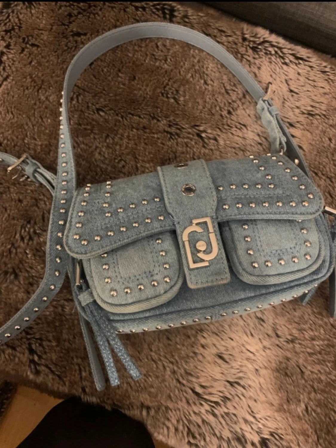 Ljusblå jeans axelväska med nitar - 4