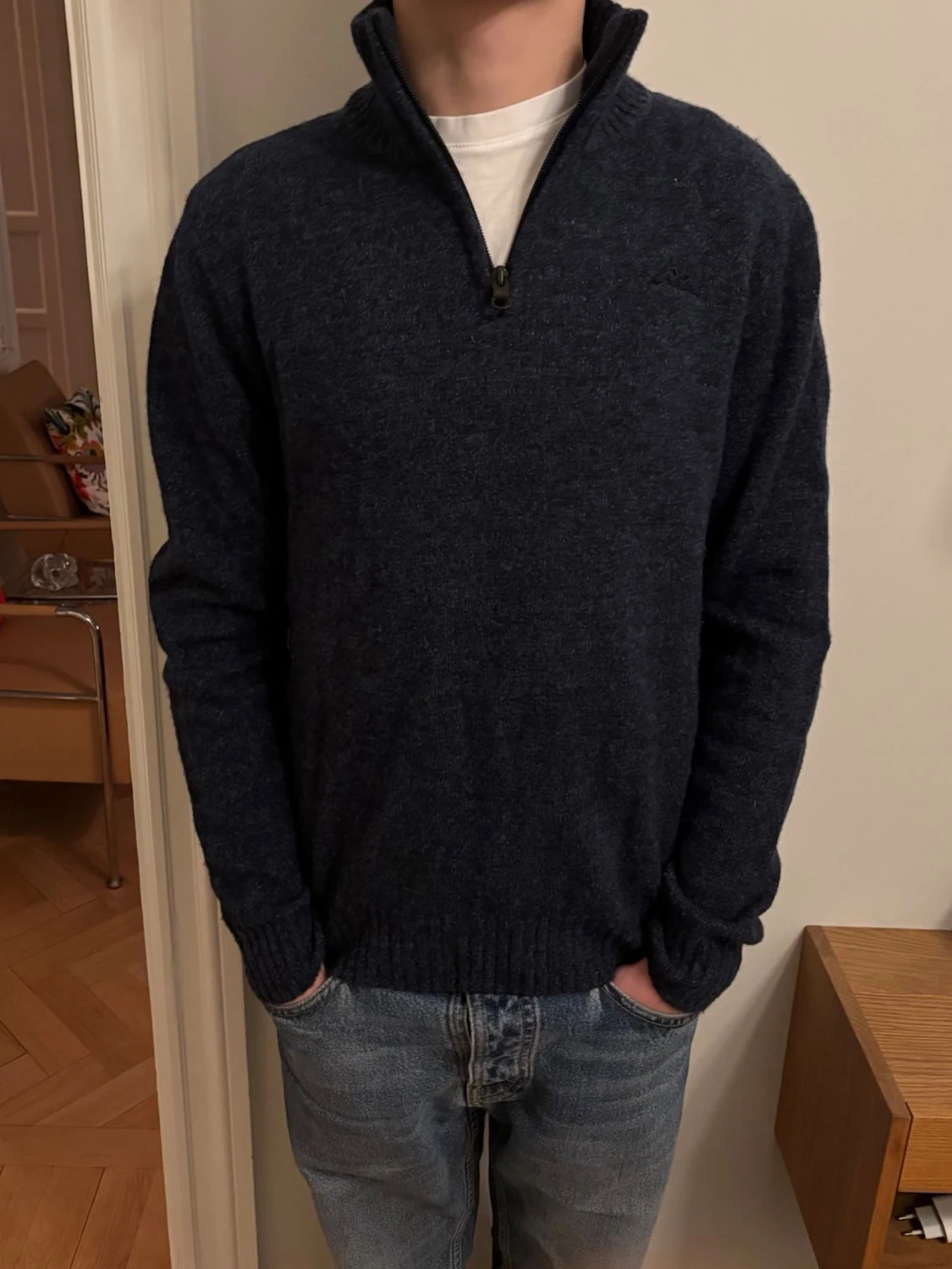 Mörkblå stickad tröja