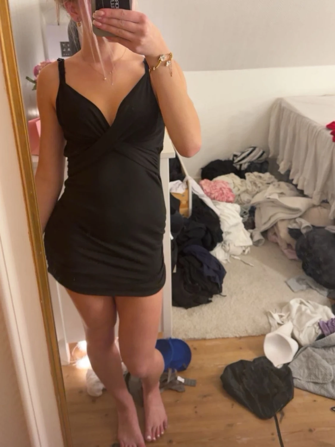 Svart kort klänning omlott