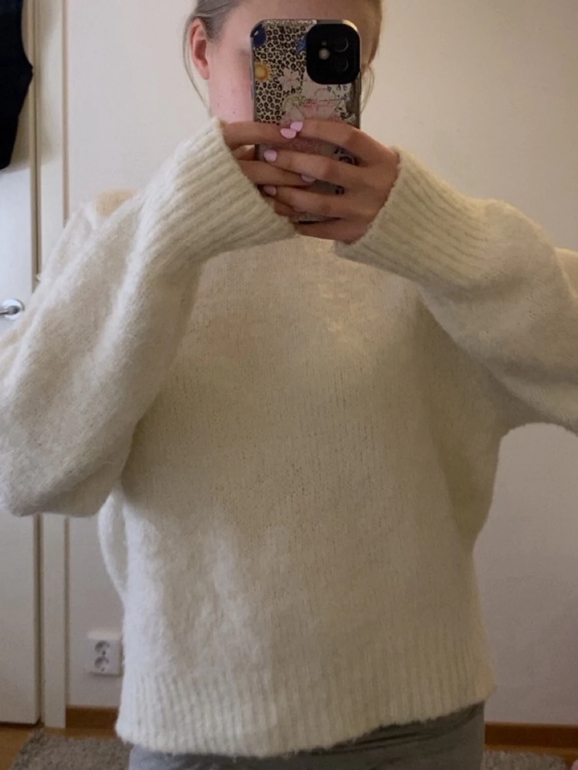 Vit stickad tröja
