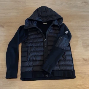 Cardigan - Fett använd i 3veckor storlek 5