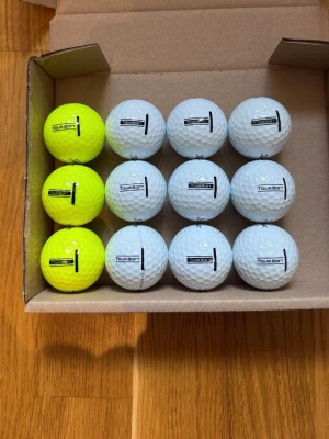 Titleist tour soft A/B-klass, 12-pack golfbollar  - Titleist tour soft A/B-klass, 12-pack golfbollar 