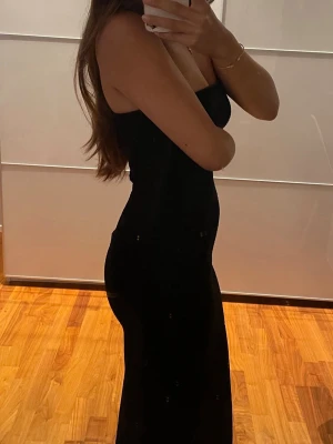 Sommar klänning💕 - En svart strapless sommar klänning från Gina💖