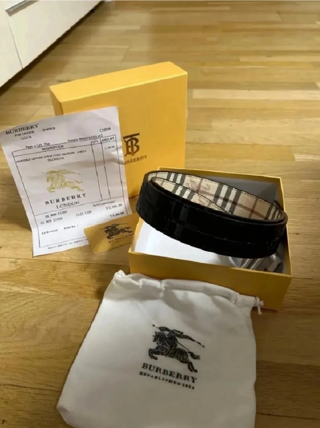 Burberry rutigt bälte med stor B-spänne - 1