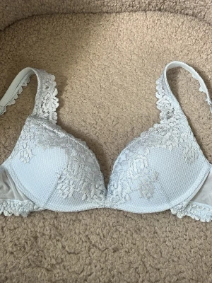 Ljusblå intimissimi bh - Push up bh från intimissi. Ny utan prislapp. Storlek 70b💕