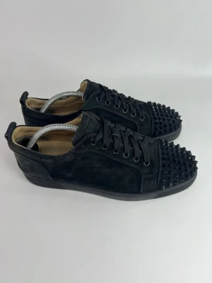 Christian Louboutin Junior spikes sneakers  - Storlek 43 skick väldigt bra! 
