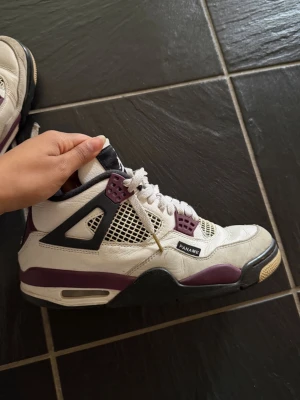 Jordan 4 PSG - ÄKTA!! Säljer Jordan 4 PSG skor då de inte kommer till användning! Pris kan diskuteras. Skolåda medföljer!