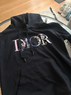 Hoodie  - Hej säljer en hoodie som är för liten för mig storleken är XS 