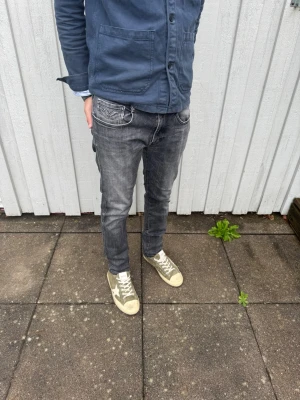 Replay Anbass jeans - Replay jeans - Modell: Anbass - Storlek: lapp saknas(uppskattad storlek W31/L30) - skick: 9/10 - Nypris runt 2000kr