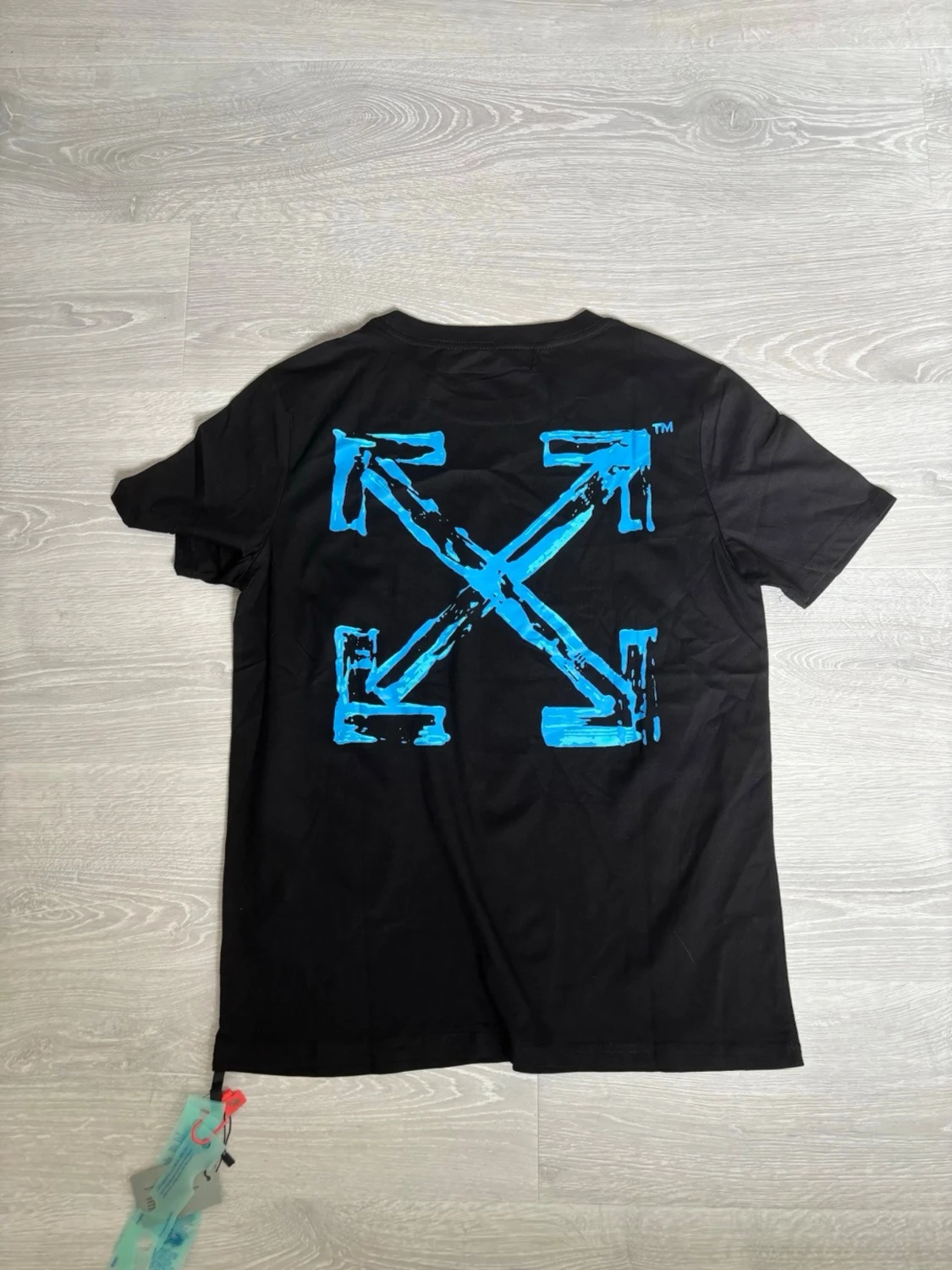 Svart Off-White t-shirt med blå detalj - 2