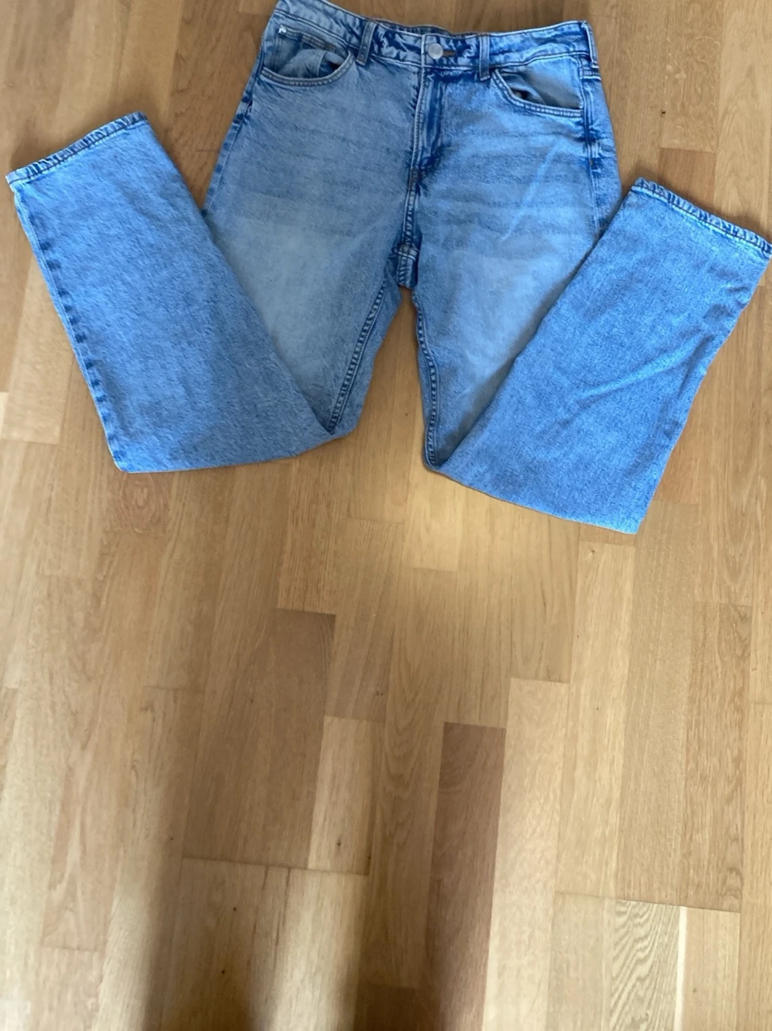 Ljusblå raka jeans - 2