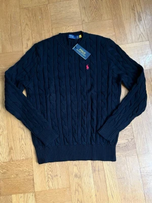 Ralph Lauren tröja svart - Ralph Lauren tröja svart helt ny med etiketter storlek M bra tjock kvalitet perfekt skick