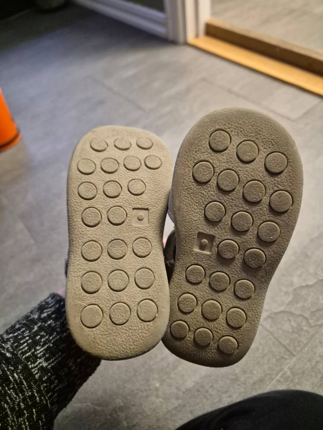 Beige barnsandaler med kardborre 22 - 3