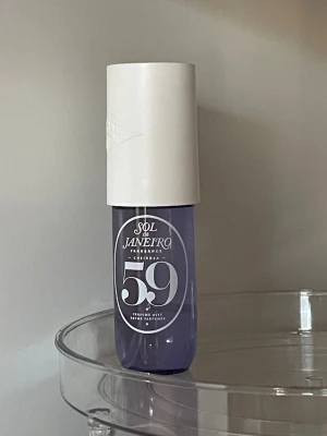 Sol de Janeiro Cheirosa 59 Parfymmist - Sol de Janeiro parfym mist  i serien Cheirosa 59.  se bilder för mängd kvar och noter. 90ml flaska. Stått mörkt och svalt i min garderob. 