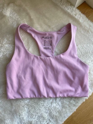Sport-bh från H&M Move - Sport-bh i rosa från H&M Move med brottarrygg och stretchigt material. Använd fåtal gånger då den är något för liten för mig som brukar ha D cupa. 