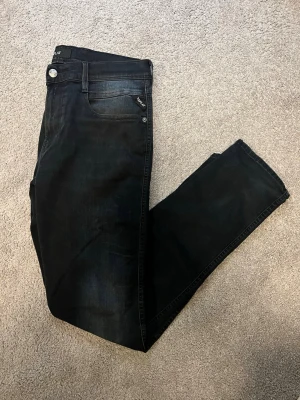 Replay ambass - Riktigt snygga - har en liten defekt i grenen därav prisen men den syns inte när dom används!