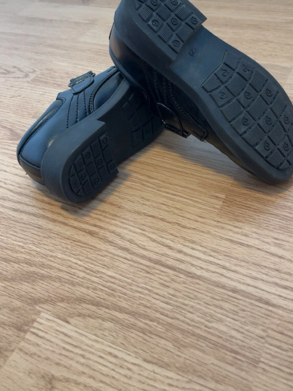 Svarta loafers med kardborreband - 5