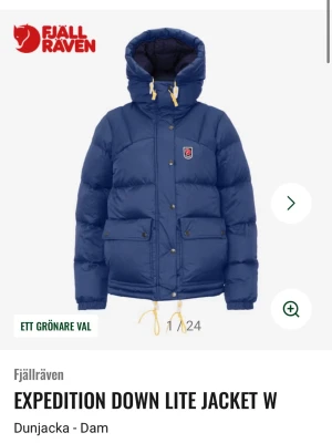 Blå Expedition dunjacka från Fjällräven - Säljer en blå Expedition Down Lite dunjacka från Fjällräven med huva och gula snören. Använd en vinter säljer pga ingen användning😇Inga defekter. Jackan passar bra på m också