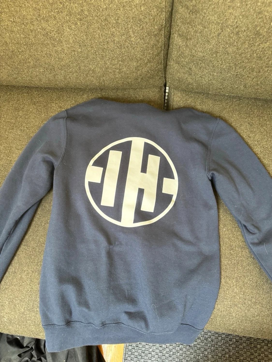 Mörkblå hoodie från Isak Hudén - 1