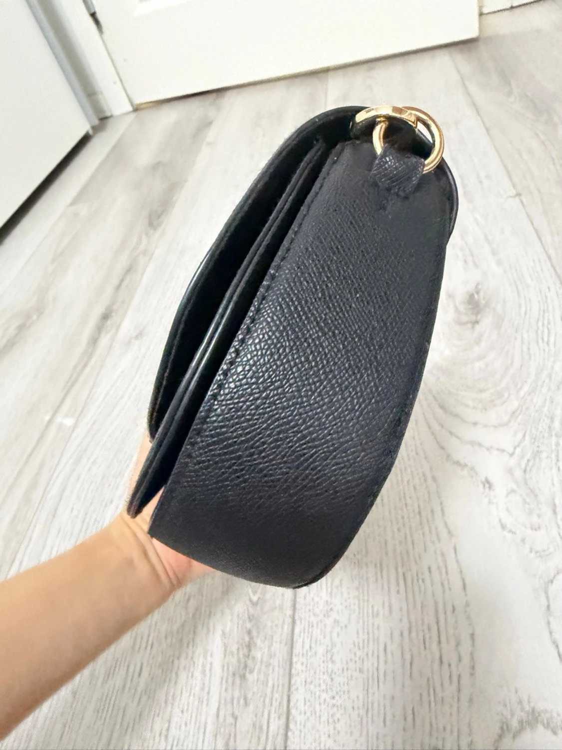 Svart axelväska i konstläder - 3