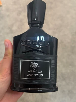Creed Absolu Aventus parfym - Creed absolu aventus 100 ml ny och oanvänd utan box. Hör av dig vid intresse😊