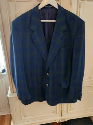 Snygg clubblazer Elson 1892. I mycket fint skick. - Snygg clubblazer Elson 1892 . I mycket fint skick. Tillverkad i 100% nyull. 