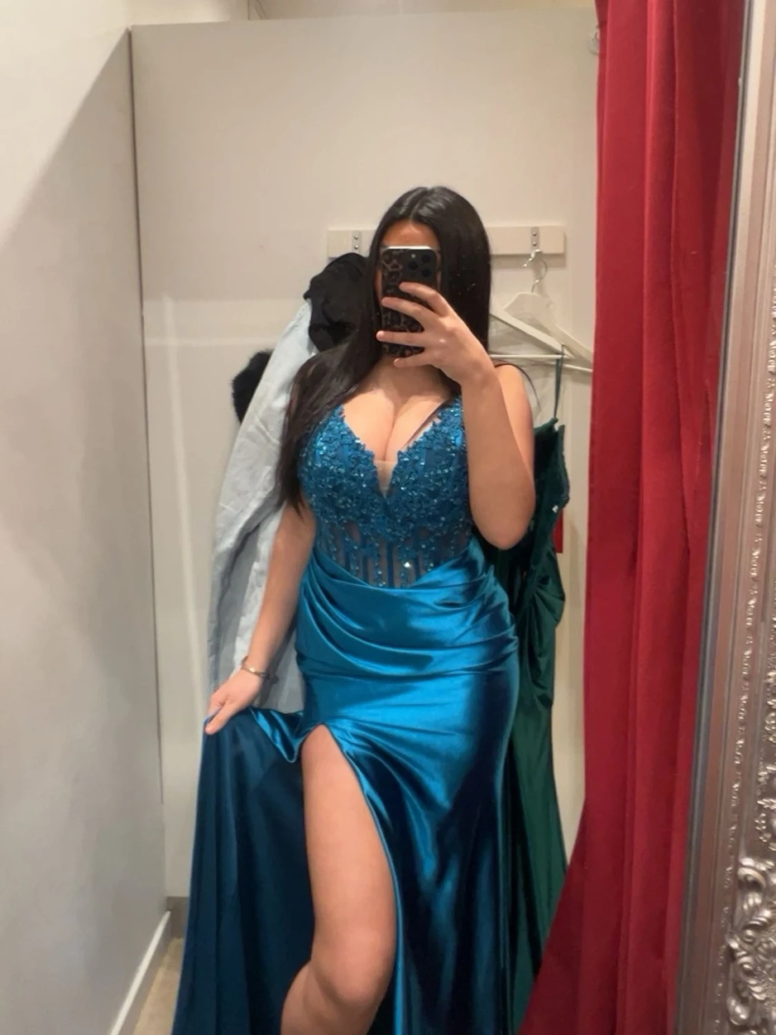 Blå balklänning med slits och spets