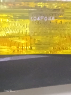 Versace Eros Energy Eau de Parfum - Versace Eros Energy Eau de Parfum i en snygg, fyrkantig glasflaska med gult innehåll och den ikoniska Medusa-loggan i relief på framsidan. Flaskan har ett elegant mönster och guldfärgad kork. Perfekt för dig som gillar exklusiva dofter. Över 90% kvar