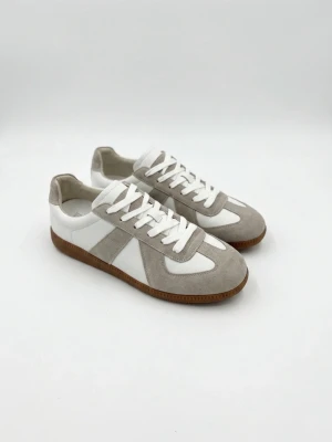 Kommer Snart! - Våra German Army Trainers i modellen: White kommer snart säljas på vår Plick för endast 1099kr.  Skynda er och Följ oss här på Plick för att inte missa kommande erbjudanden😊