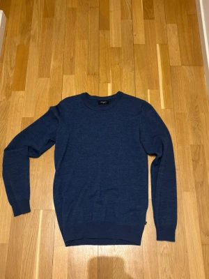 Stickad tröja - Snygg stickad tröja från matinique, bra skick och stilren. Storleken är XS men passar om man brukar ha S.