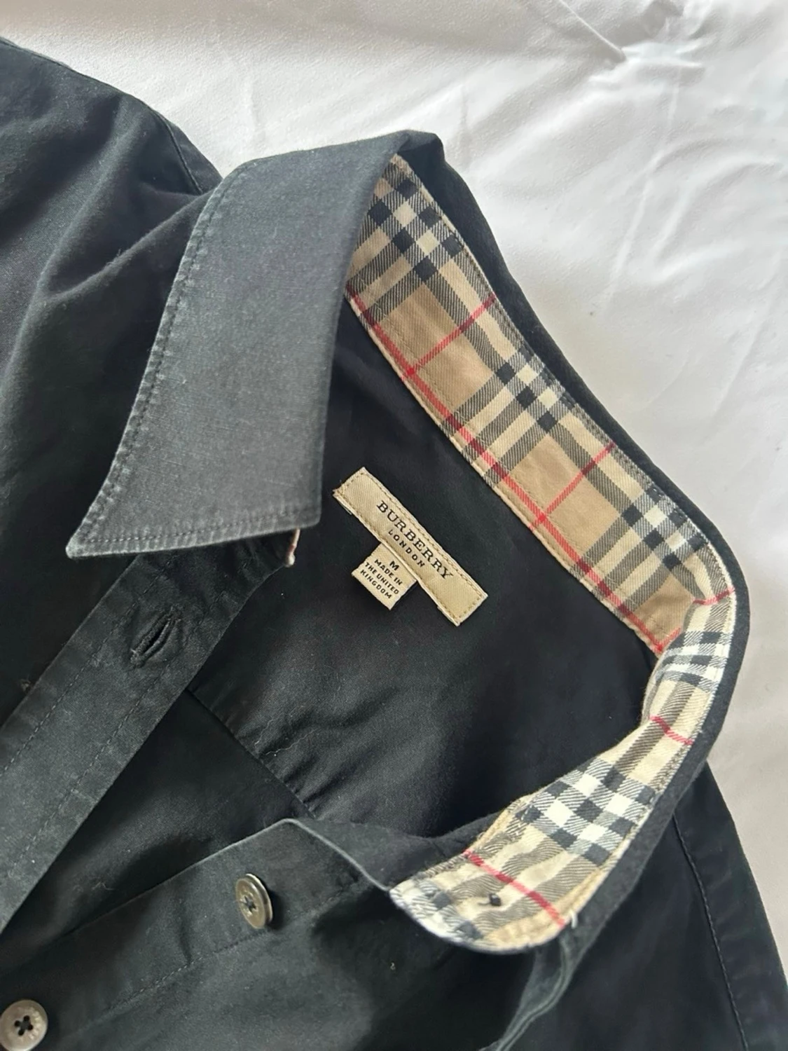 Svart Burberry skjorta med rutig detalj - 1