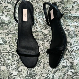 Klackar - Jättesnygga klackar helt oanvända endast testade, strl 39 nypris 349kr