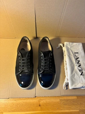 Lanvin Dbb1 Patent Cap Toe Sneakers 43 - Fint skick, nypris ~5000kr, 100% äkta, storlek: (UK9/EU43 Lanvin)