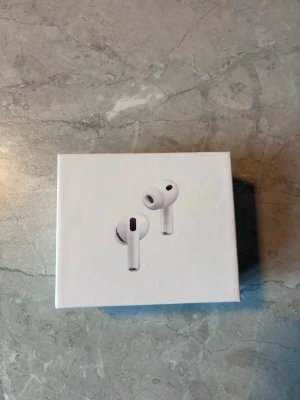 Apple AirPods Pro 3 ANC - Säljer nu Airpods Pro 3 ANC Begränsat antal! Riktigt bra kvalite och bra ljud. Brusreducering. Kom pm för bilder. Fraktas samma dag som köp📦. Seriösa kunder prioriteras🛍️ 