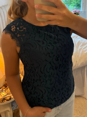mörkgrön spetstopp - mörkgrön spets topp/blus från lindex!💓