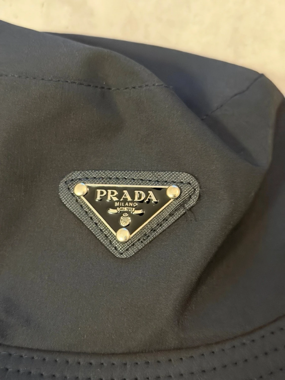 Svart bucket hat från Prada - 1
